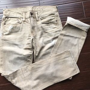 🦅 AEO slim khaki jean